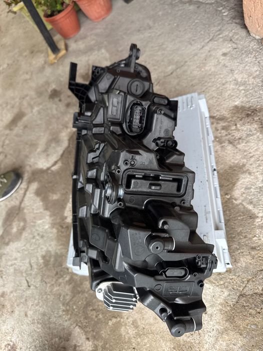 Оригинален десен фар за Skoda Шкода Octavia Октавия 4 5E4941016