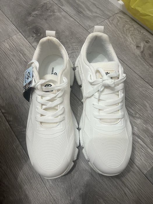 Новые кроссовки, 43 р-р