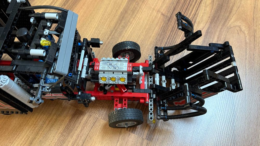 LEGO Technic 8285 Tow Truck Metallic version camion tractare