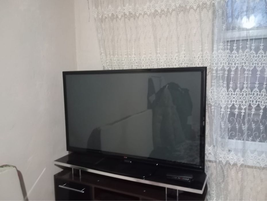 Телевизор пульті бар жақсы істейді. Экраны үлкен