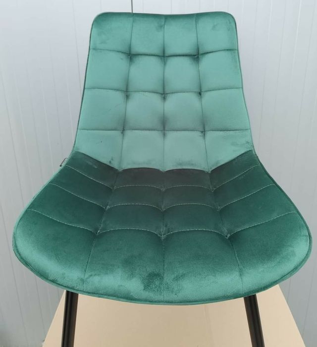 Scaune dining, tapițate și picioare metalice