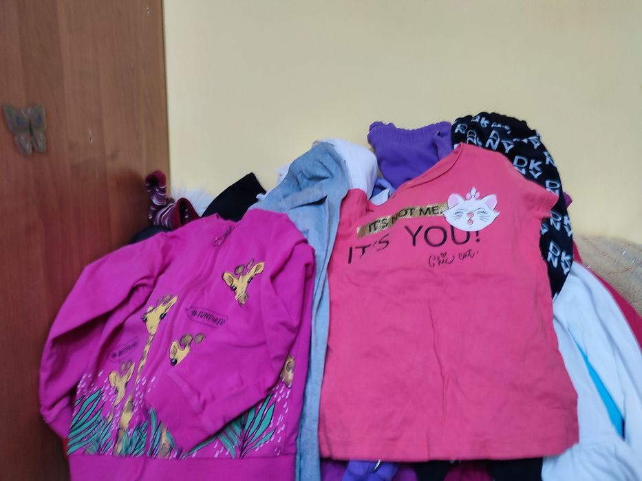 Продам вещи б/у на девочку в отличном состоянии 4-5 лет