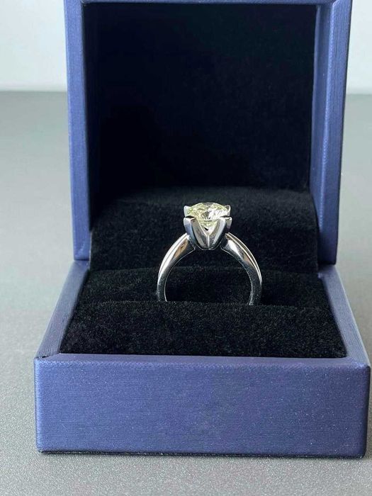 Кольцо с бриллиантом 1,8 карат