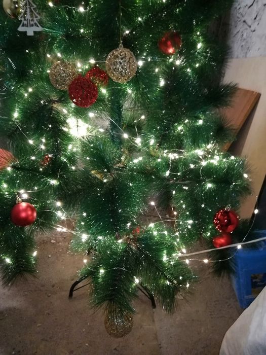 Новая ёлка с гирляндами