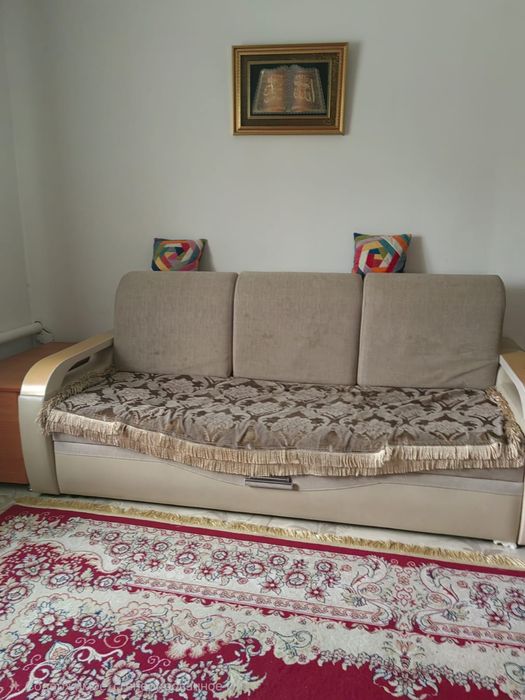 Диван сатылады. Жагдайы жаксы. Созылады.