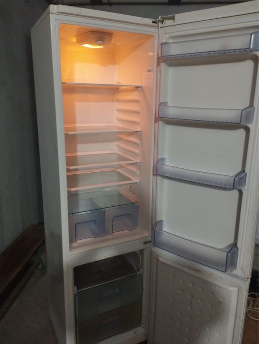 Продам холодильник