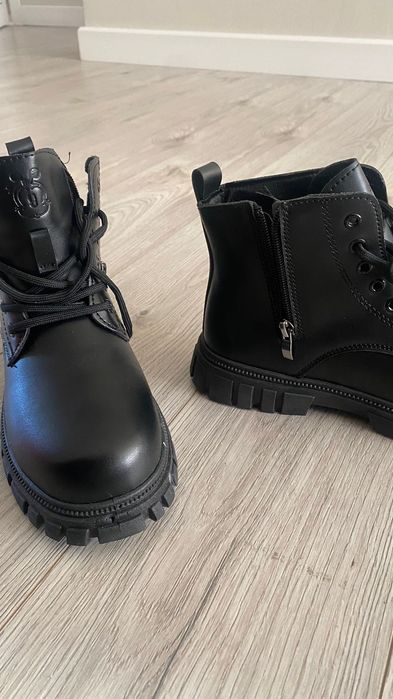 Ботинки чёрные кожазаменитель демисезонные
