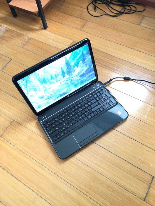 Отличный Ноутбук HP продам Windows 10 всё хорошо работает озу 8гб