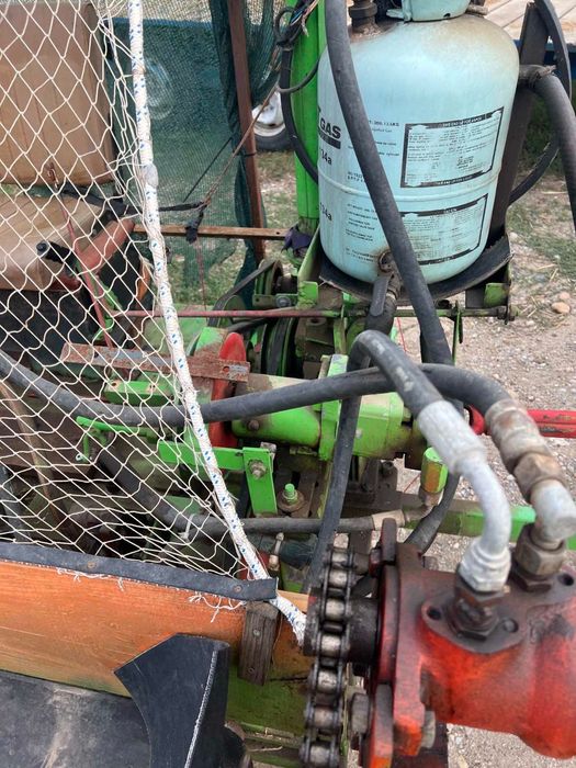 Машина за бране на плодове - сливи, орехи, бадеми