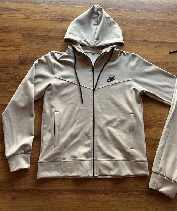 Мъжки,памучен,сив екип Nike с гумирано лого,с качулка и ципове на джобовете
