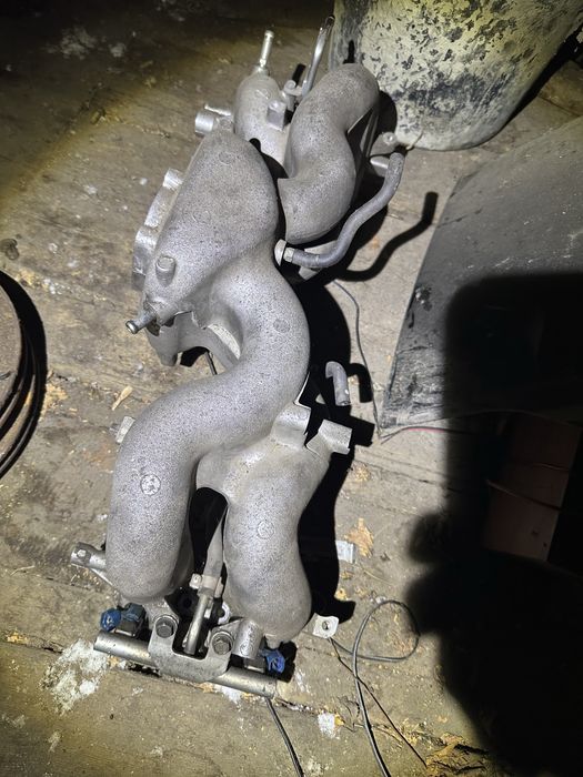 Впускной колектор от субару легали бл5