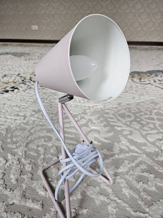 Настольный светильник