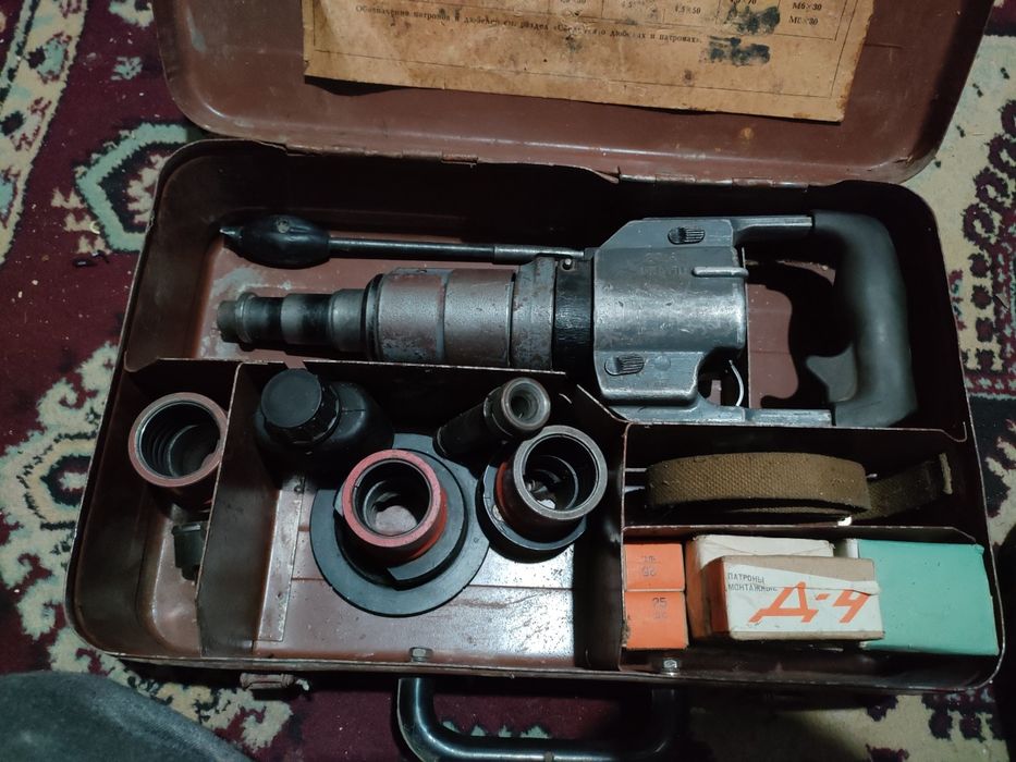 Монтажный пистолет.