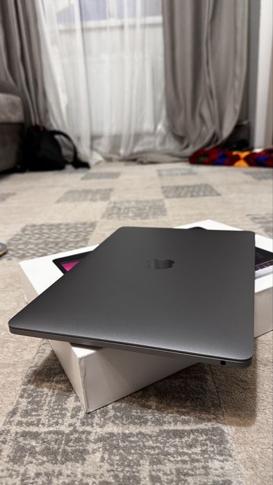 Macbook pro 2020, 256 Гб
