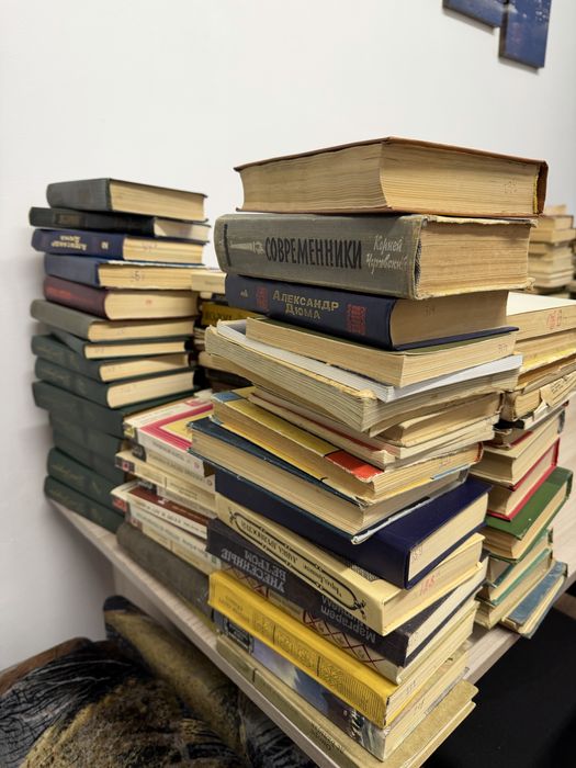 Старые книги много