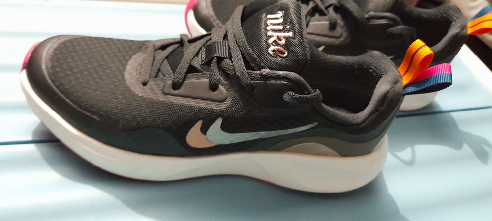 Vând Nike originali femei!