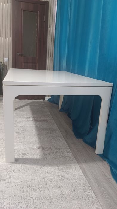 Стол для гостинной