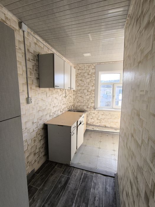 1 ком квартиру Спутник 8. Второй этаж. 32 м2 акфа. В деревянном доме.