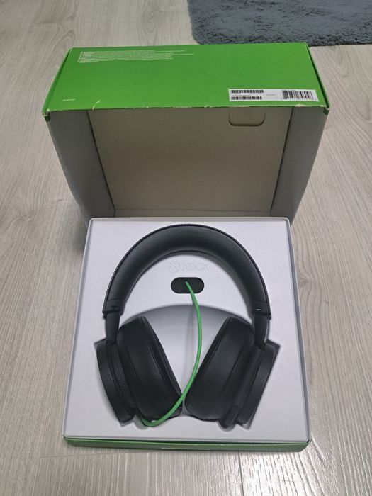 Vând  căști  Xbox noi