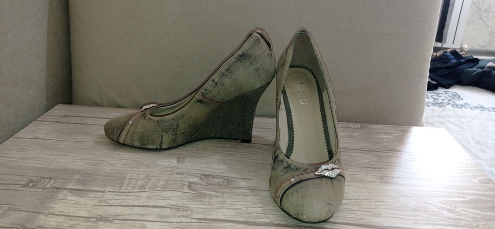 Женские туфли Laura б/у