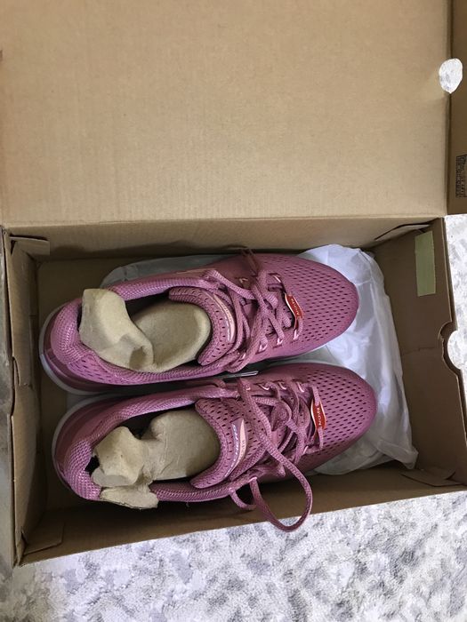 Продам кроссовки Skechers