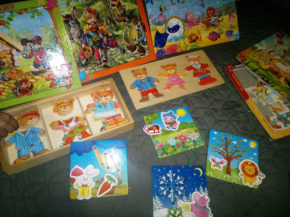 дървени играчки , пъзели, карти, конструктори