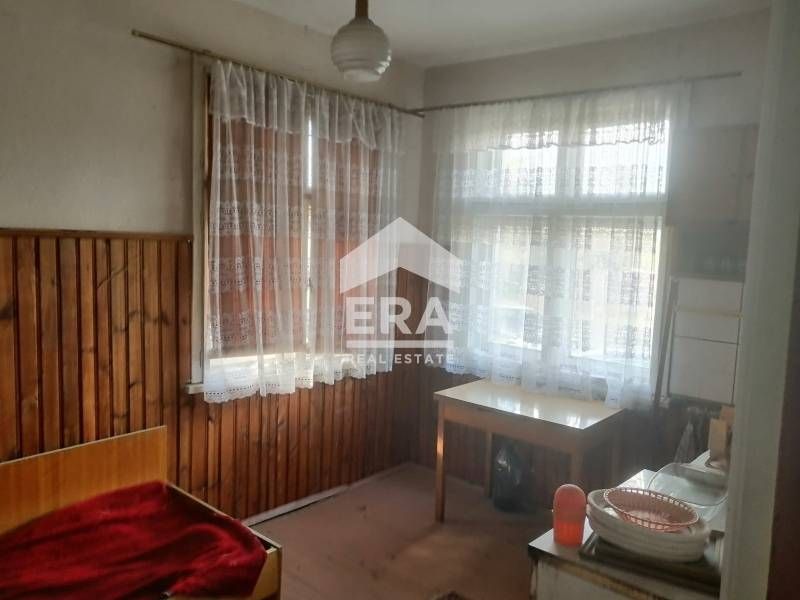 ЕКСКЛУЗИВНО! Етаж от къща в с. Берсин, Кюстендилска област