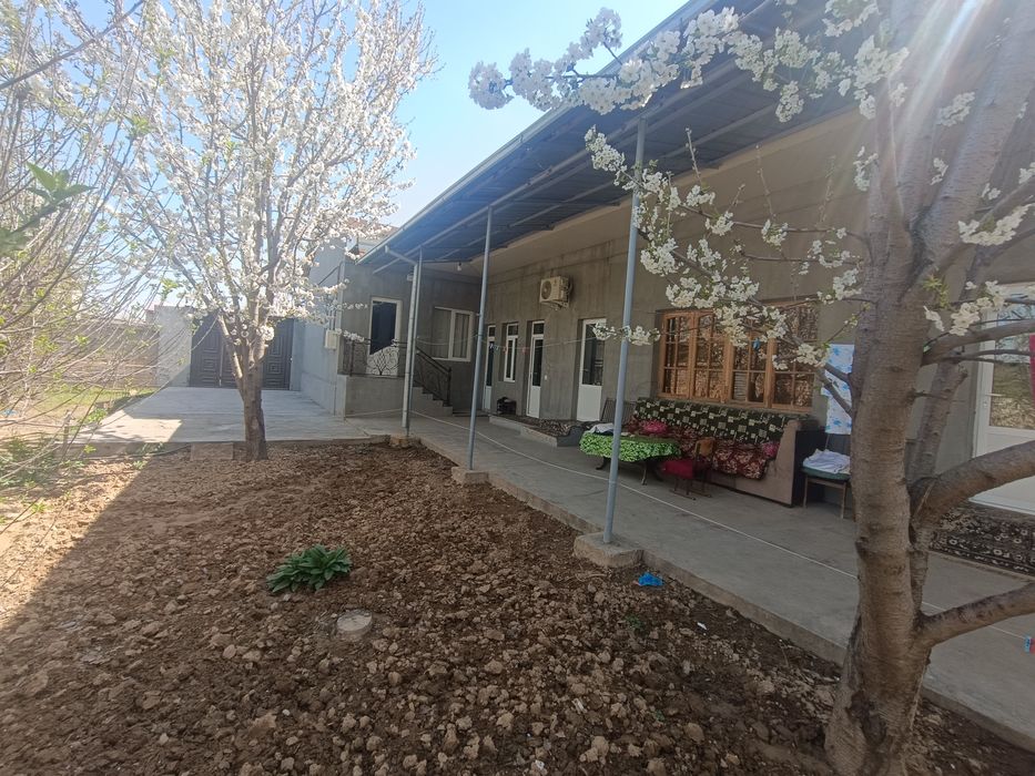 Xasanboyda 6 sotix 4 xonali yashashga tayyor uchastka SROCHNO sotiladi