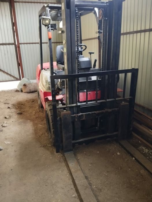 Вилочный погрузчик  2025 года.