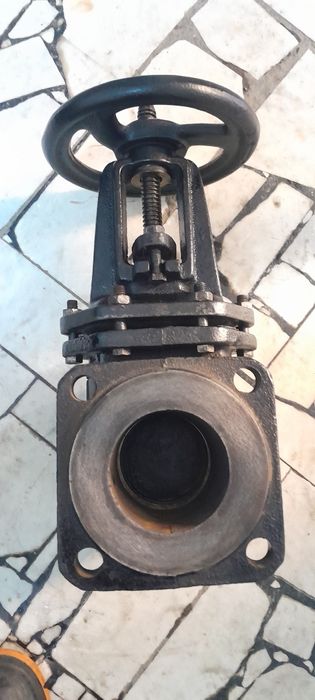 Задвижка  чугунная