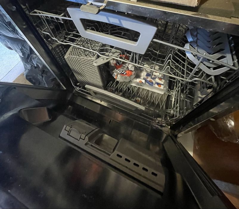 Продам посудомоечную машину