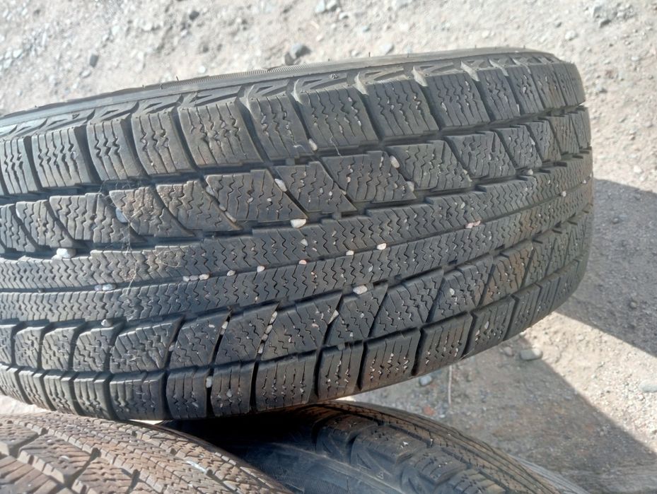Продам шины зима  185/65 R14