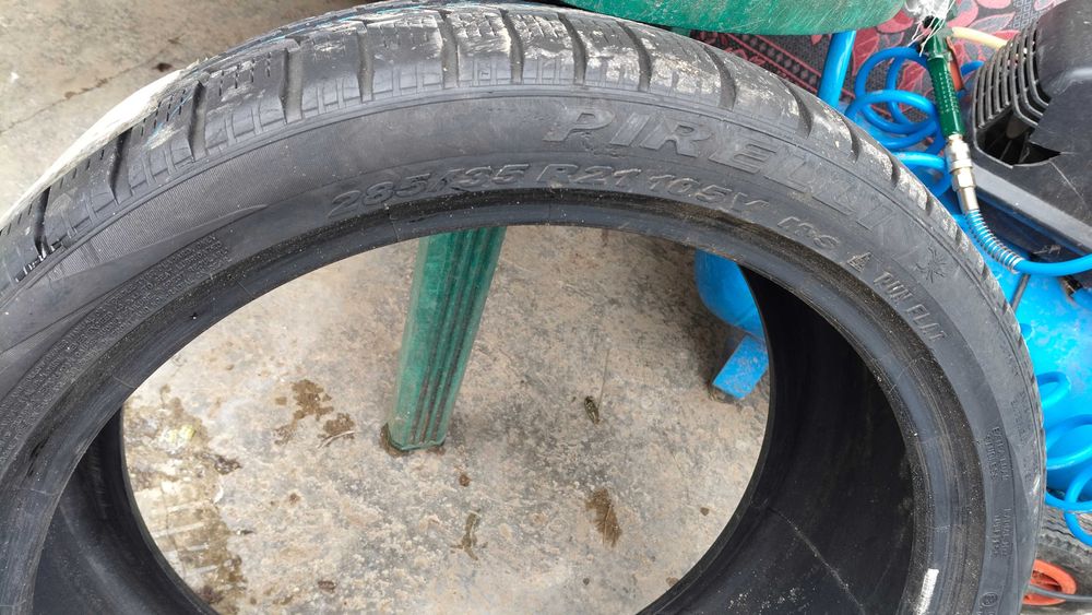 2 anvelope iarna aproape noi