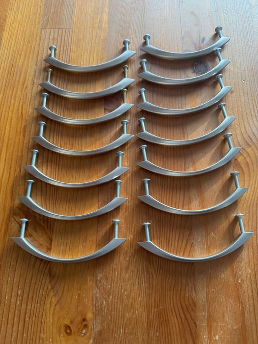 Продавам 14 бр. дръжки за мебели