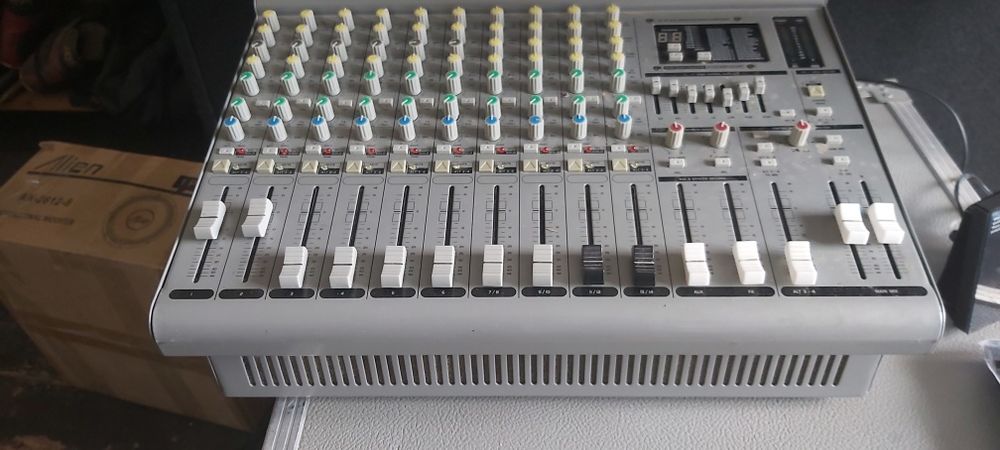 Vând mixer activ The tmix 184x