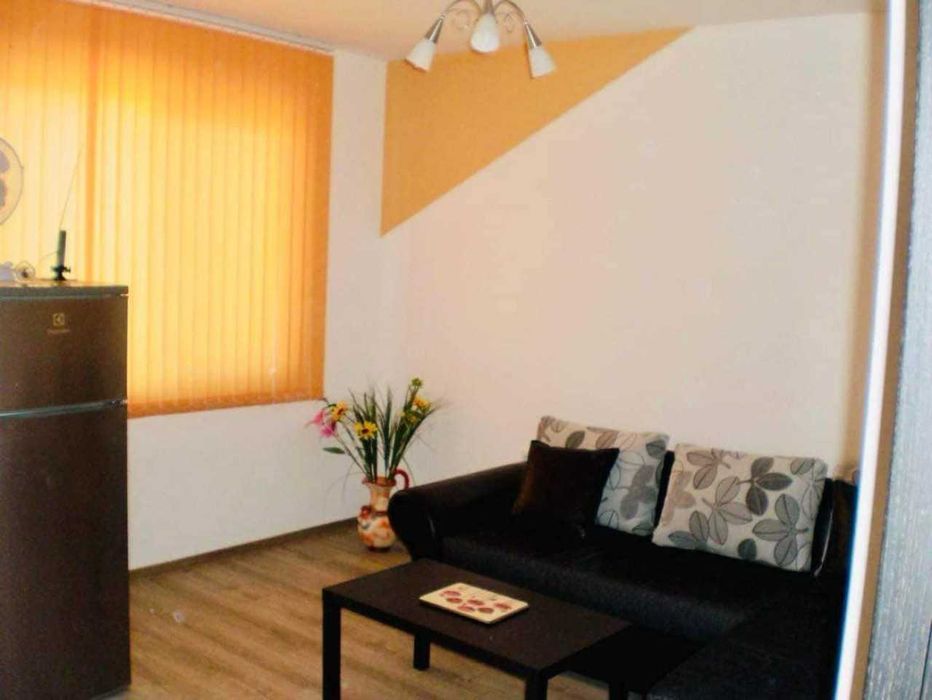 Дава се под наем Тристаен апартамент в Пловдив, Център - 100 кв.м за 420 € - Снимка #3