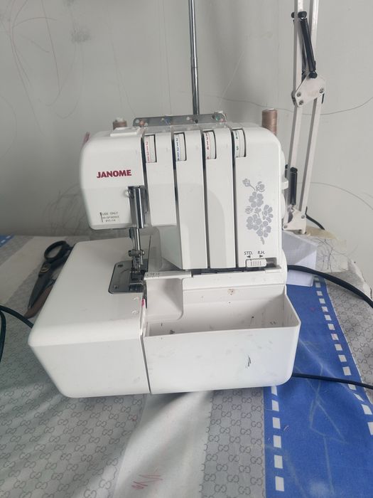 Оверлок janome Samurai 1000