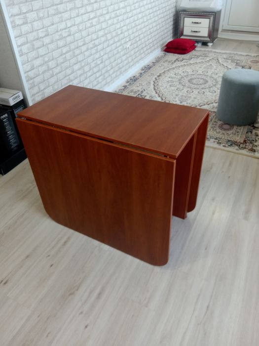 Продам стол книжка