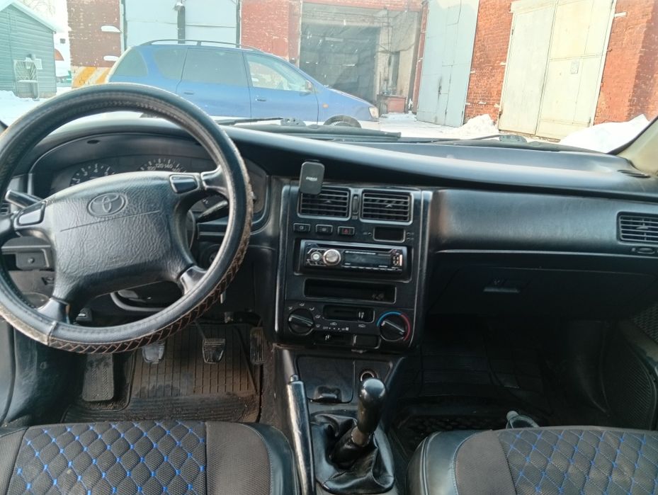 Тойота Карина е.