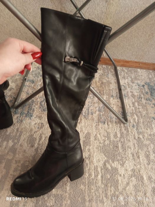 Продам две пары сапог