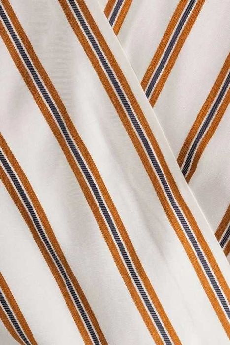 Salopetă din bumbac, Maje