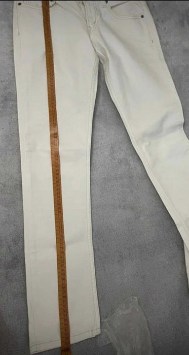 Blugi albi Levi's