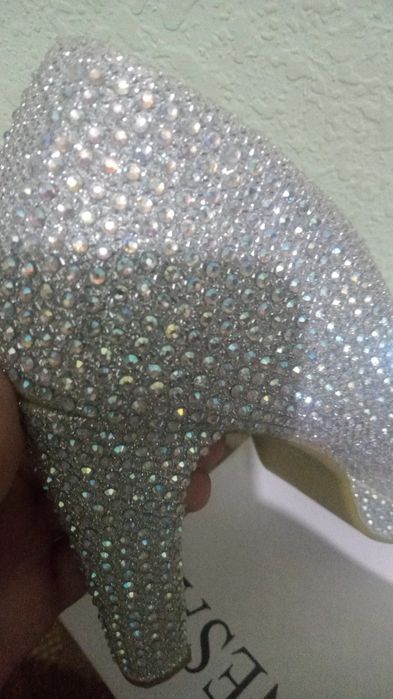 Toʻy uchun toshli tufli