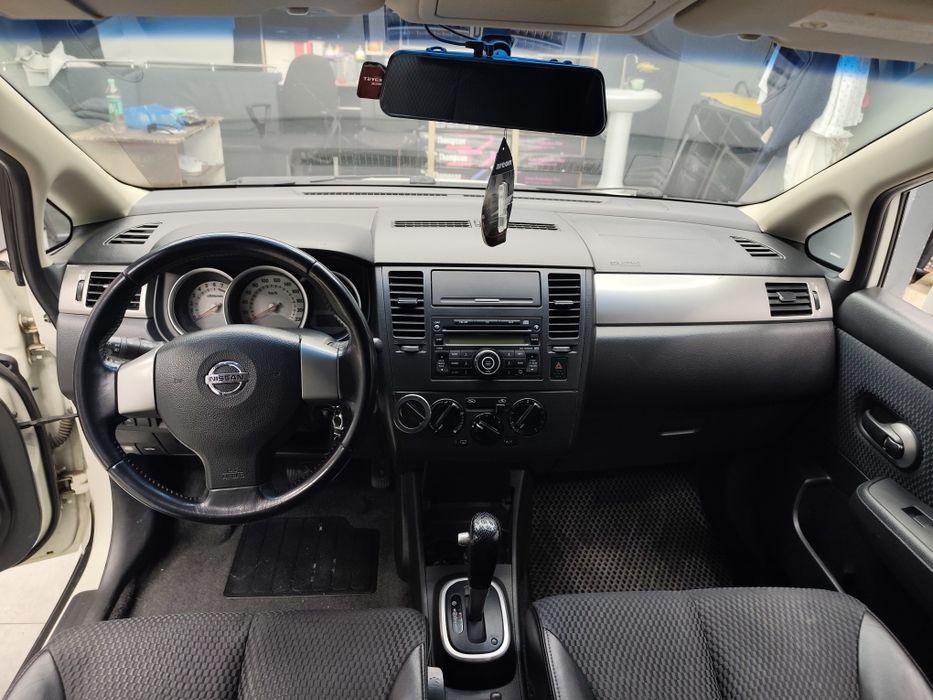Nissan Tiida sotiladi.
