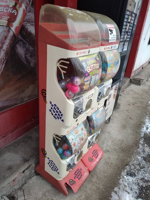 Продавам Вендинг машина за капсули с играчки