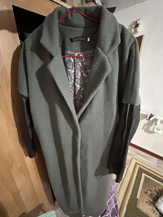 Продаю Пальто с кожаными рукавами