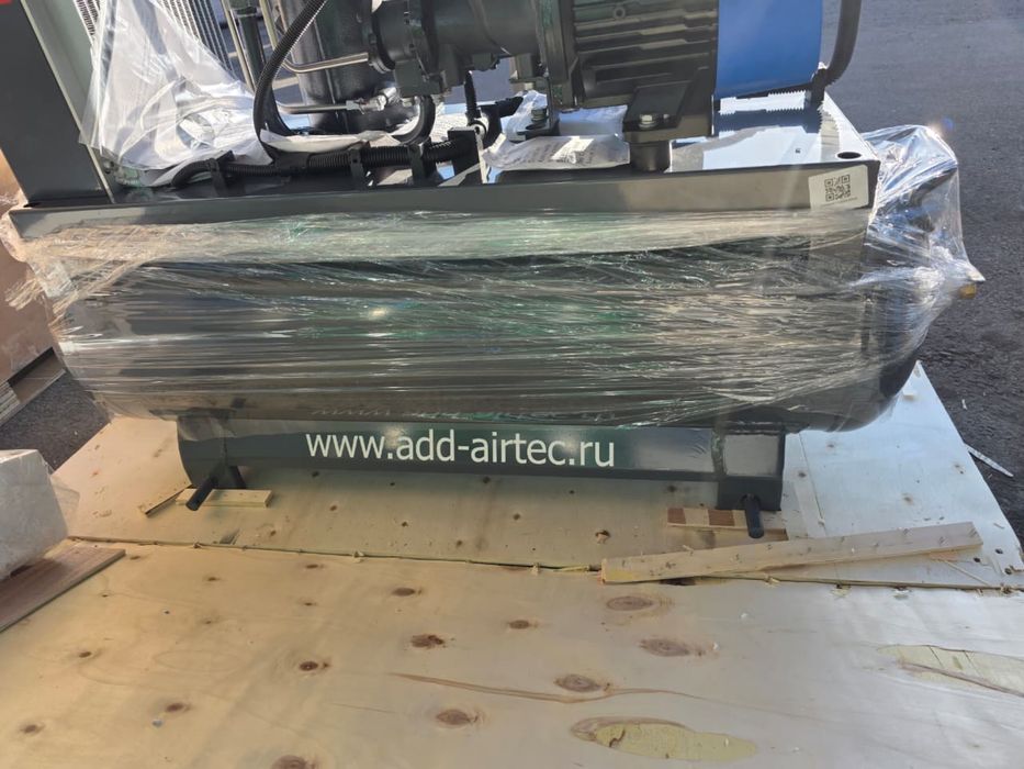 Компресср винатавой с ресивером 220 V