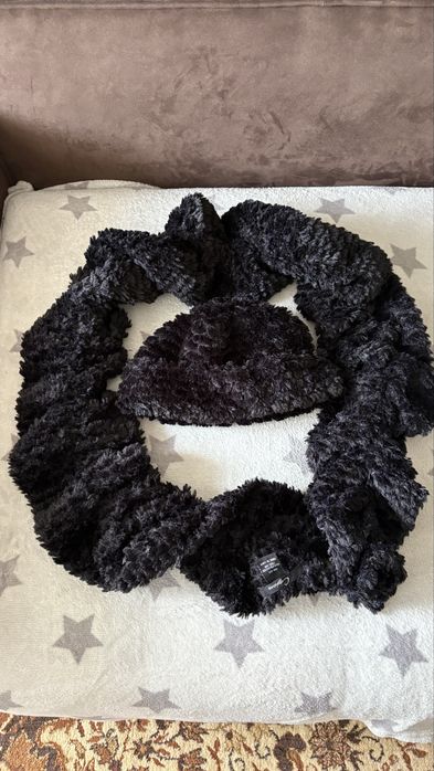 Комплект шал и шапка нови