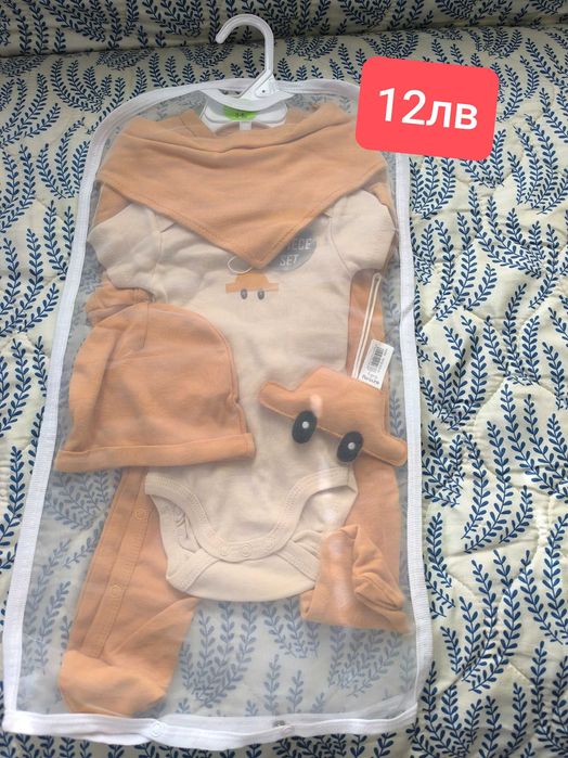 Детски книжки 0-1г. Комплект дрешки нов