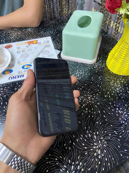 Iphone 11 ideal holatda